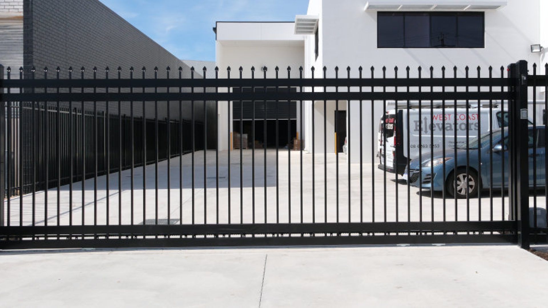 alu-garrison-gate-slide