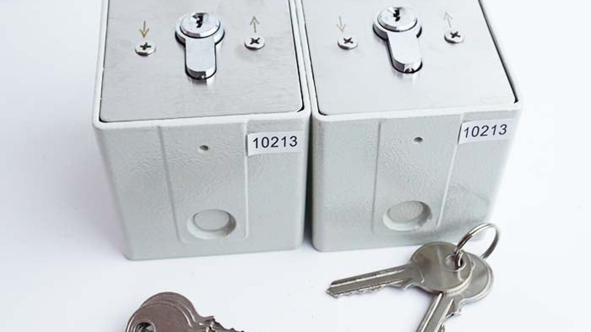 pair_of_keyed_alike_keyswitches_2048x