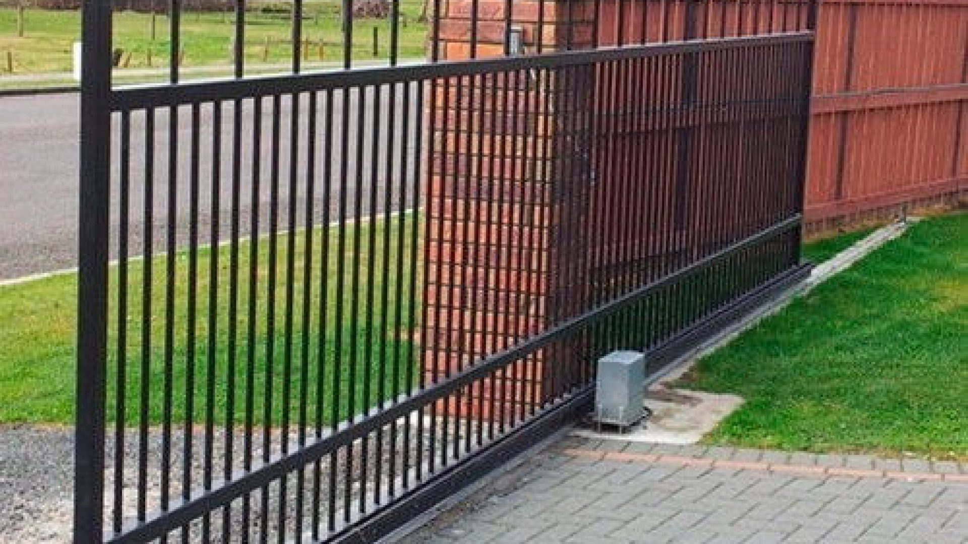polished-finish-modern-design-mild-steel-automatic-sliding-black-gate-344